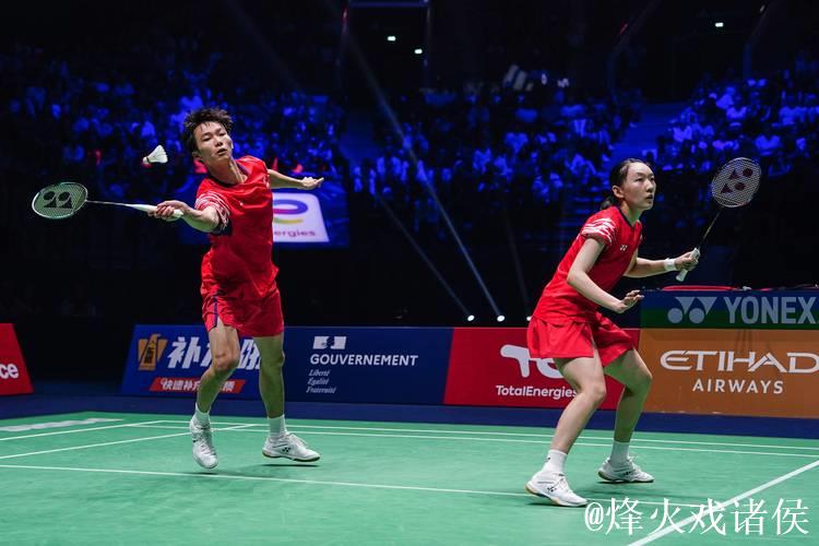 蒋振邦与魏雅欣勇夺羽毛球世锦赛混双亚军